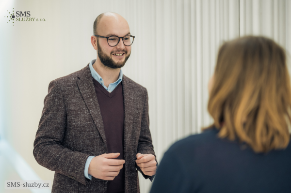 Garantem služby audit webových stránek je kolega Michal Hinda