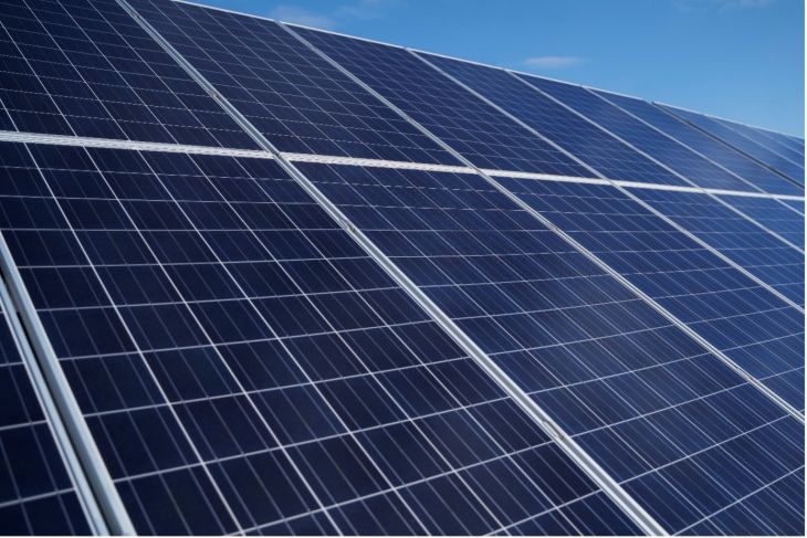 Ministerstvo životního prostředí vyhlásilo prostřednictvím Státního fondu životního prostředí ČR dvě výzvy pro předkládání žádostí o poskytnutí podpory na fotovoltaiku z Modernizačního fondu. 